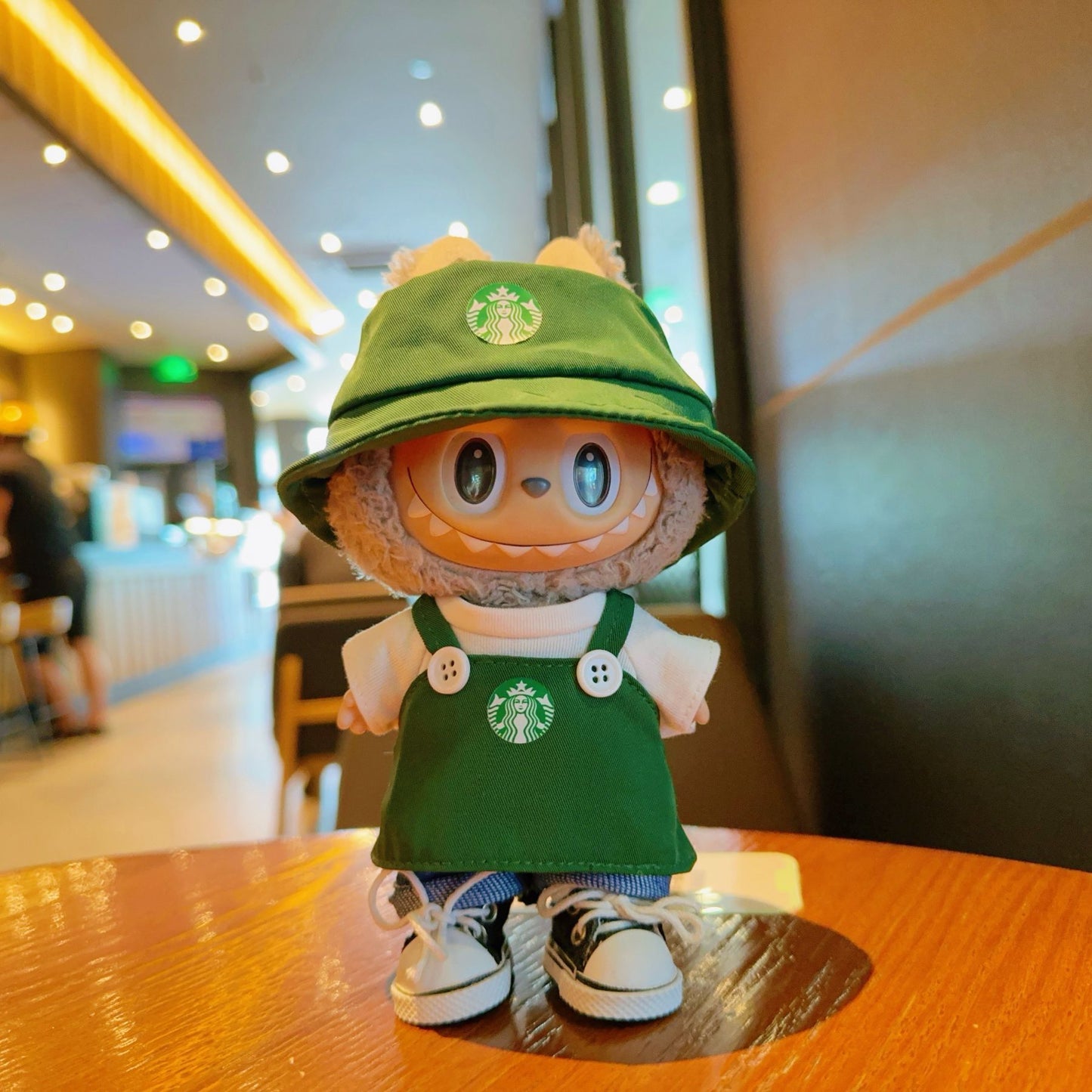 Starbucks Outfit