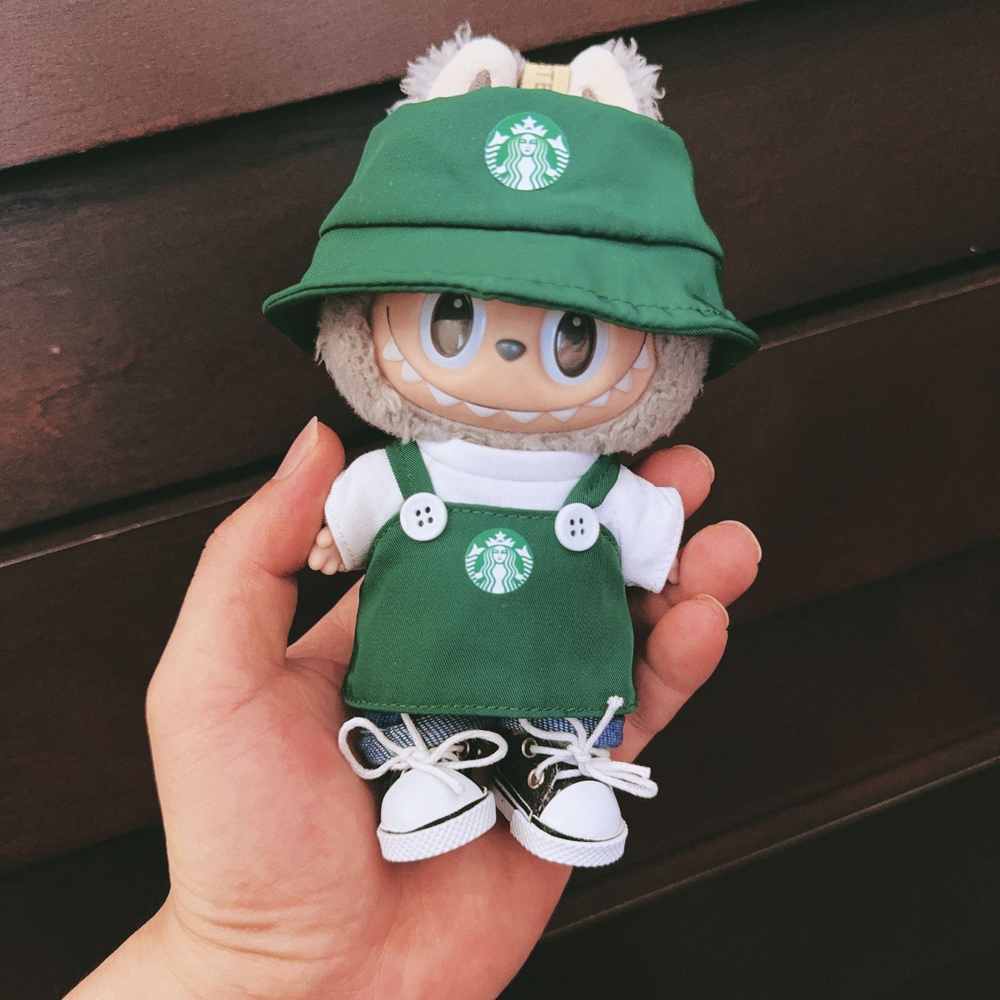 Starbucks Outfit