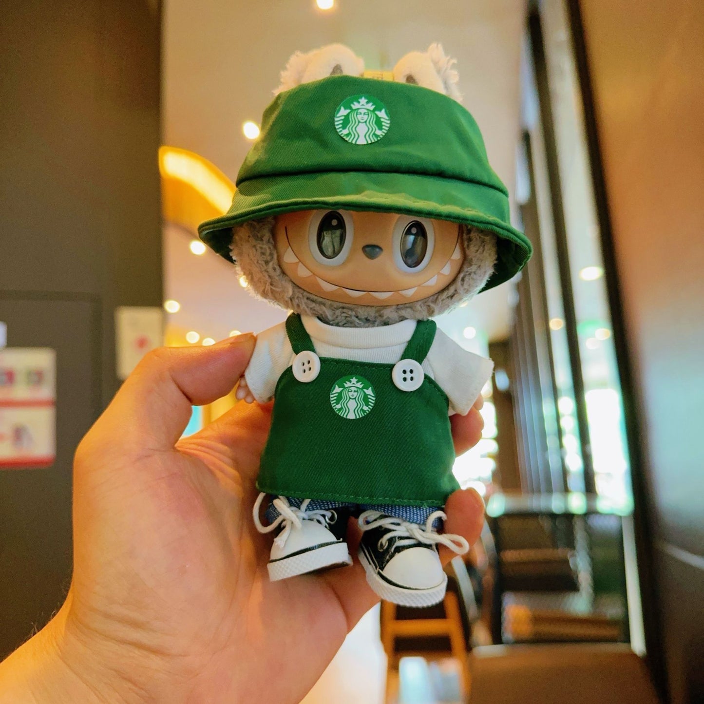 Starbucks Outfit